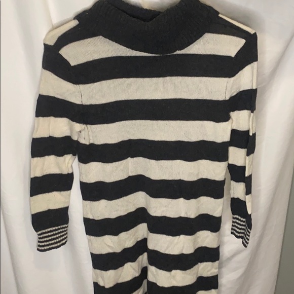 Women’s Express turtleneck full body small sweater - Picture 4 of 5